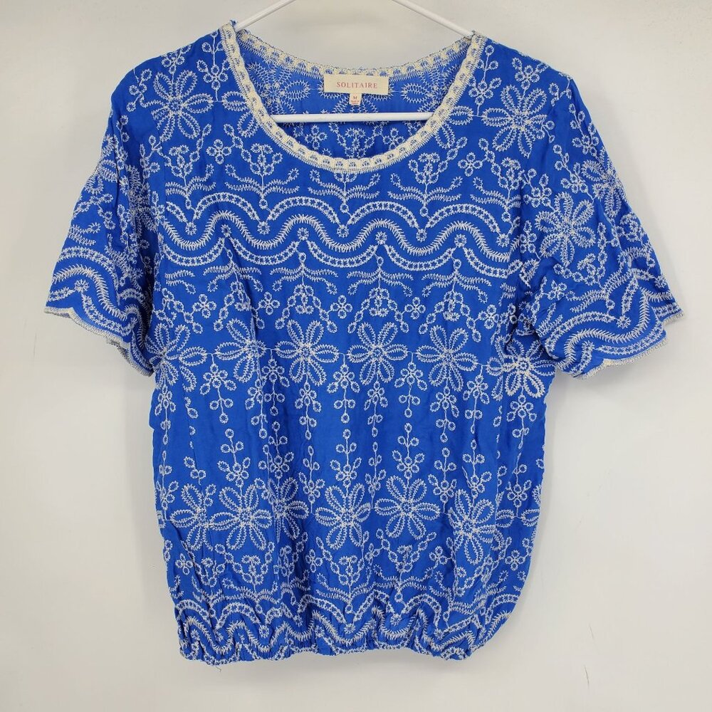 Solitaire Women's Blue and Tan Embroidered Short Sleeve Boho Beachy Shirt Medium